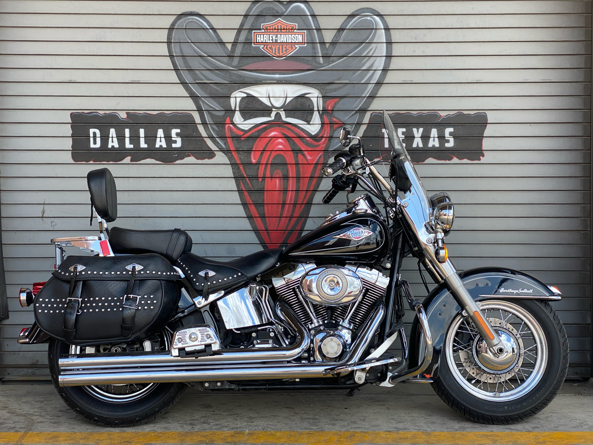 2011 Harley-Davidson Heritage Softail® Classic in Carrollton, Texas - Photo 3