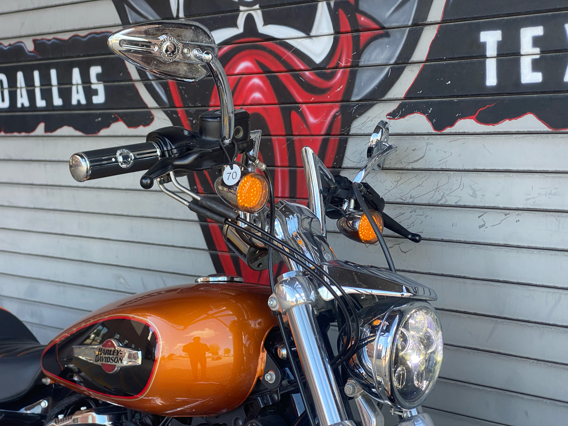 2016 Harley-Davidson 1200 Custom in Carrollton, Texas - Photo 2
