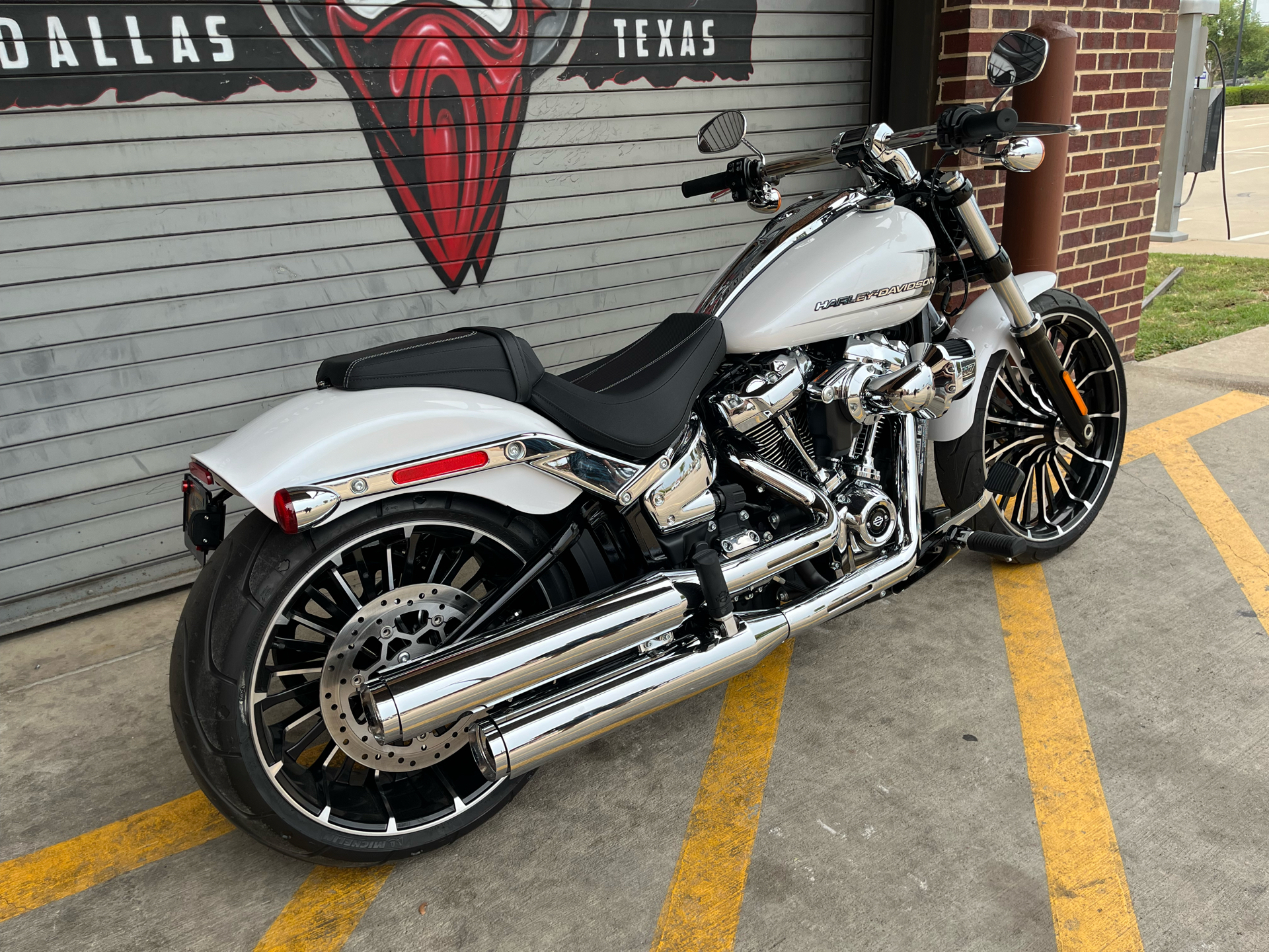 2024 Harley-Davidson Breakout® in Carrollton, Texas - Photo 3