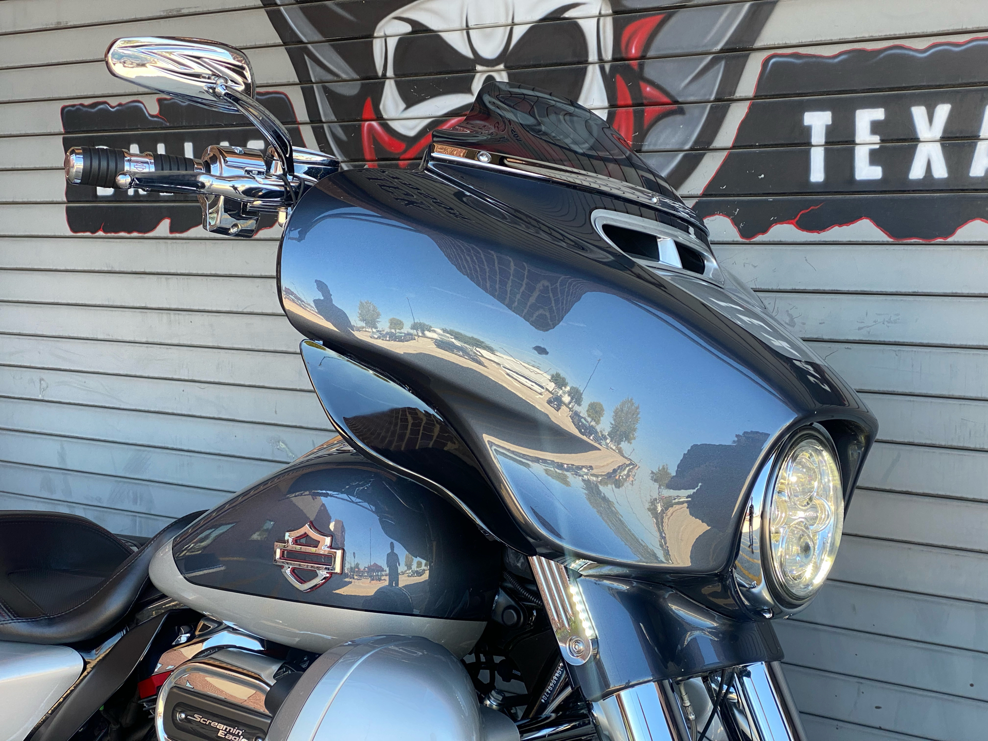 2019 Harley-Davidson CVO™ Street Glide® in Carrollton, Texas - Photo 2