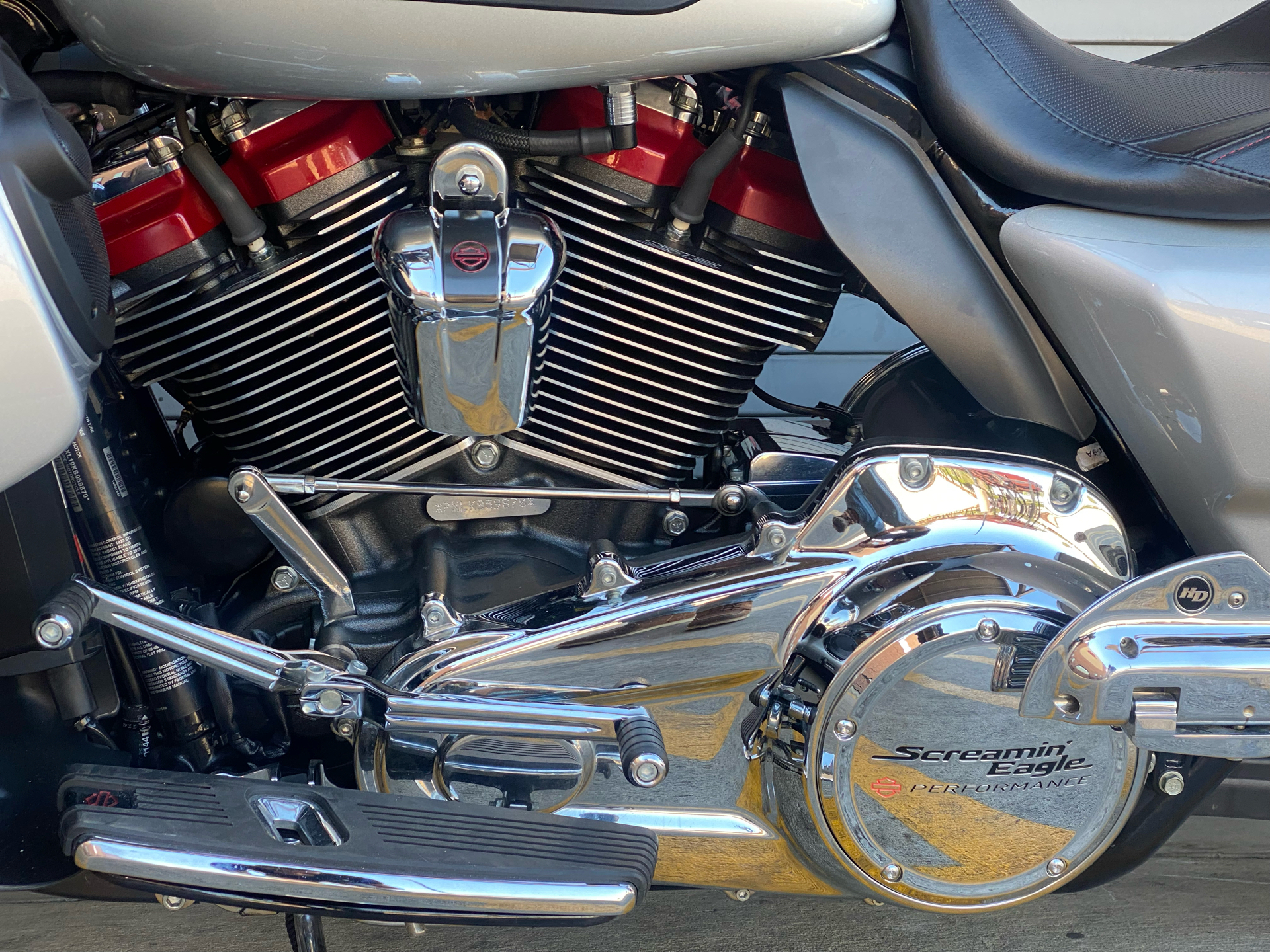 2019 Harley-Davidson CVO™ Street Glide® in Carrollton, Texas - Photo 16