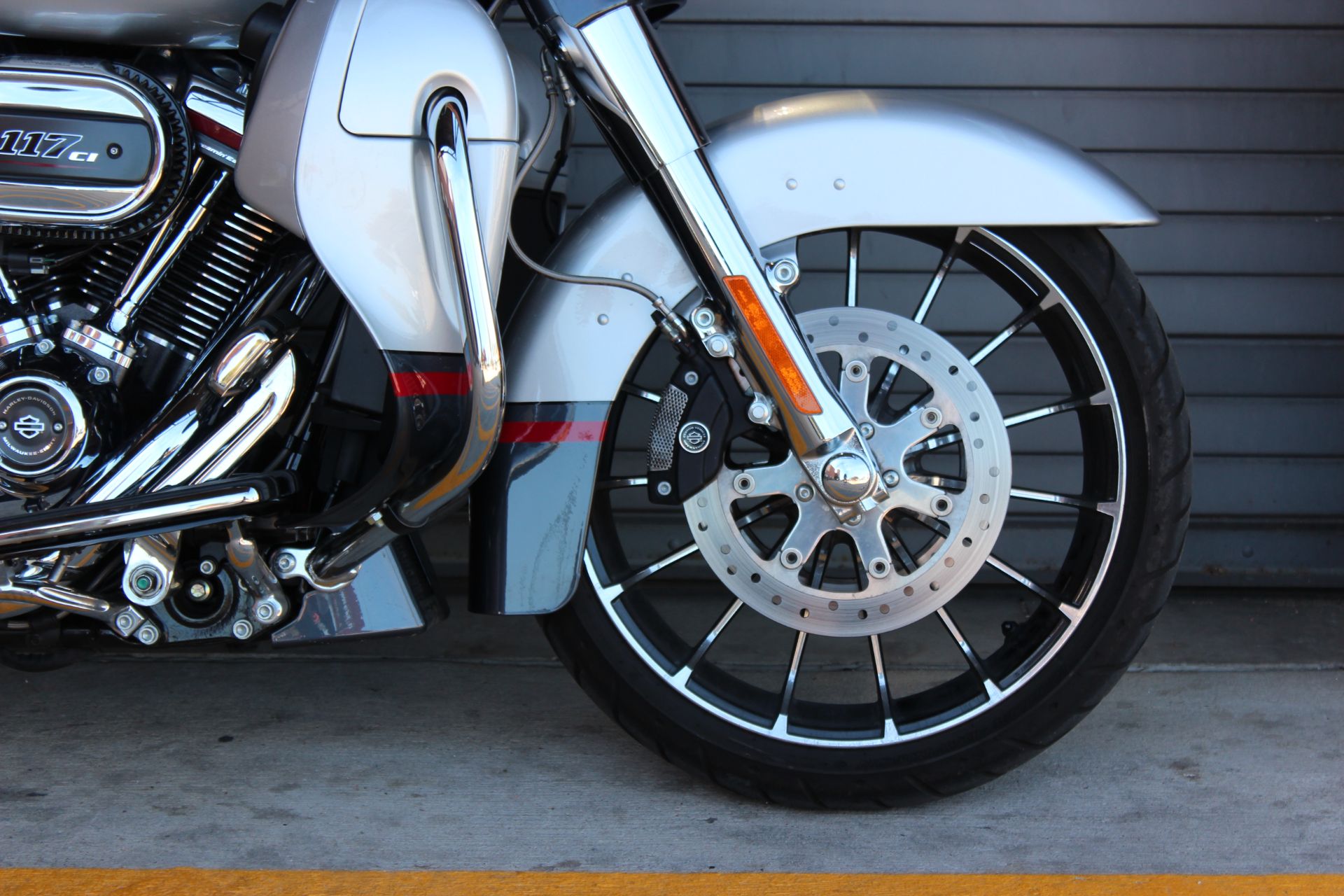 2019 Harley-Davidson CVO™ Street Glide® in Carrollton, Texas - Photo 4