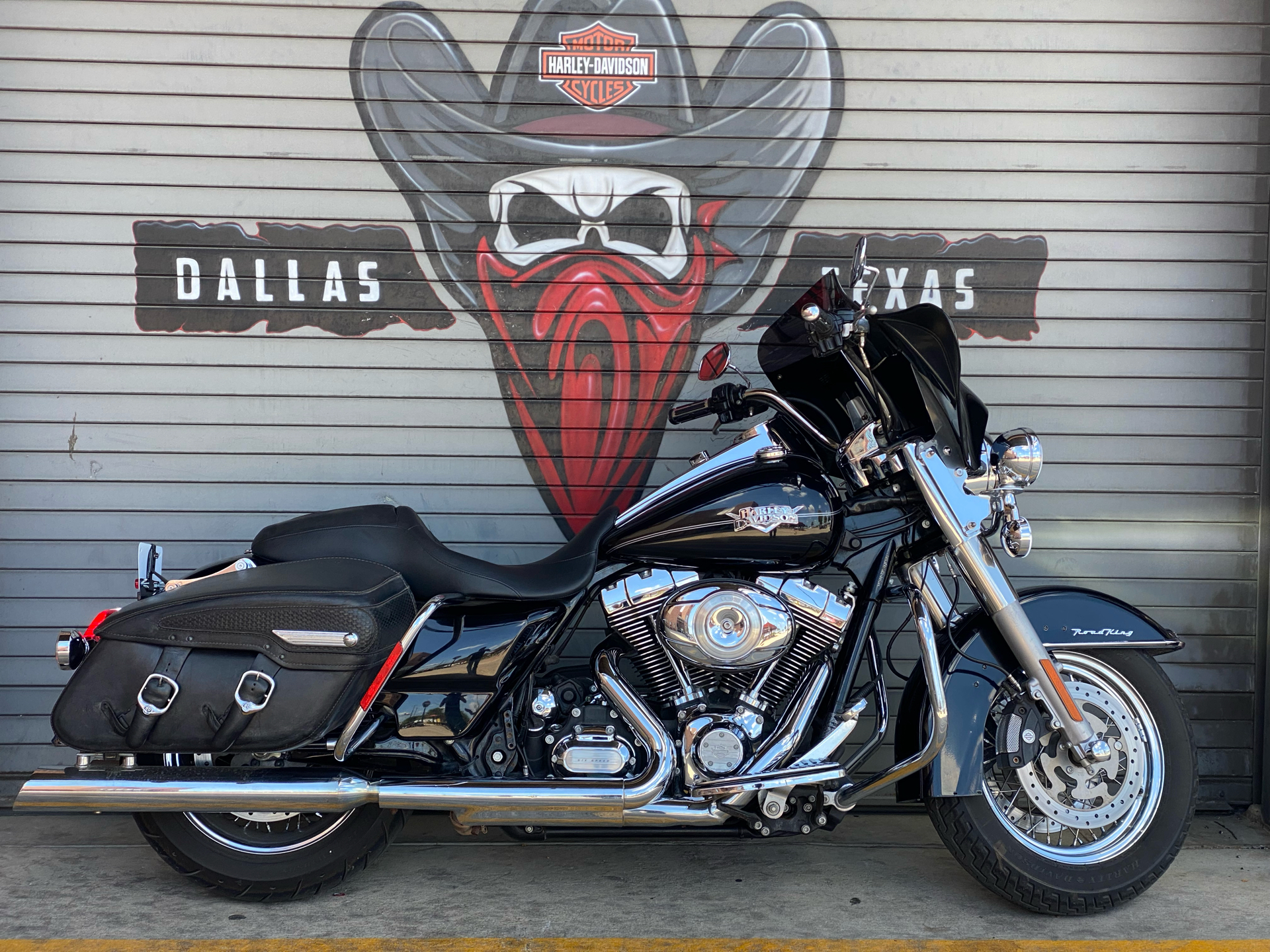 2012 Harley-Davidson Road King® Classic in Carrollton, Texas - Photo 3