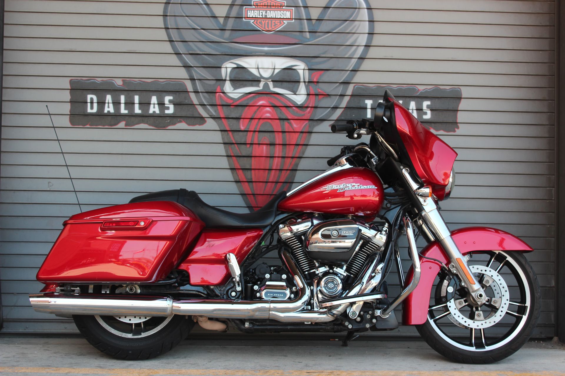 2019 Harley-Davidson Street Glide® in Carrollton, Texas - Photo 3