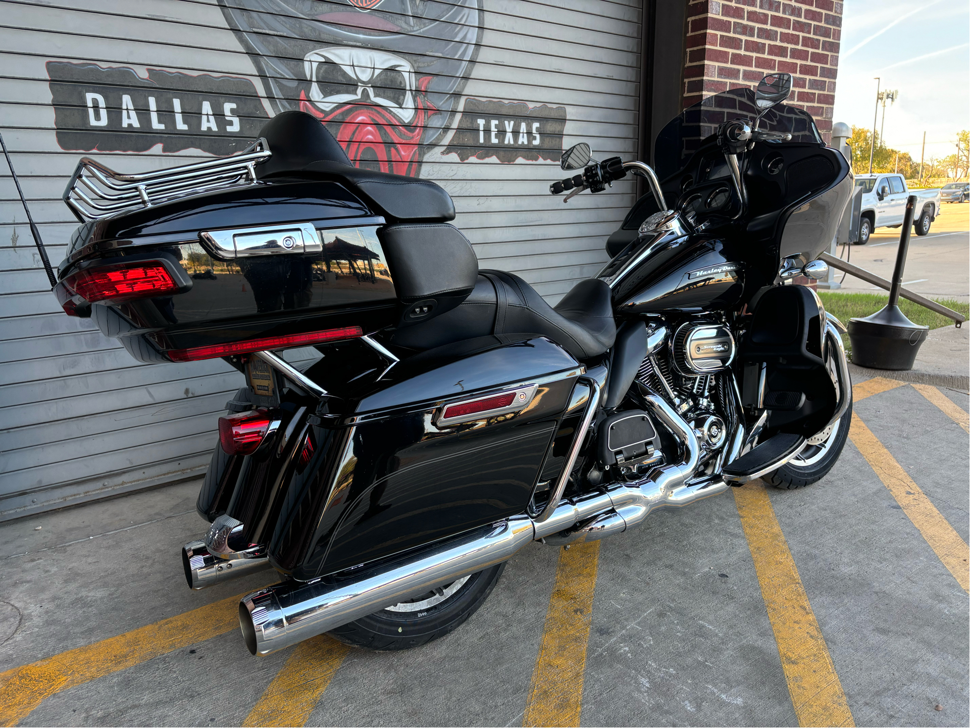 2018 Harley-Davidson Road Glide® Ultra in Carrollton, Texas - Photo 7