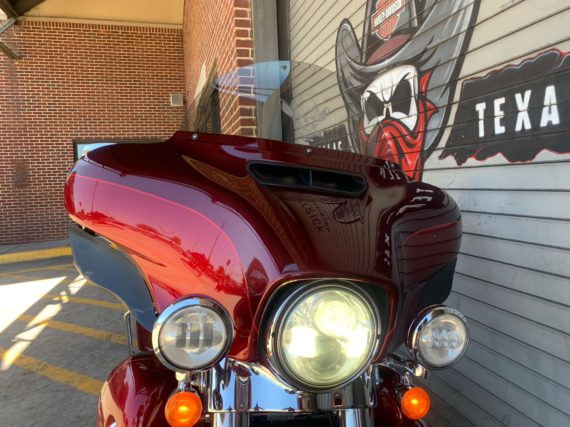 2016 Harley-Davidson Ultra Limited Low in Carrollton, Texas - Photo 2