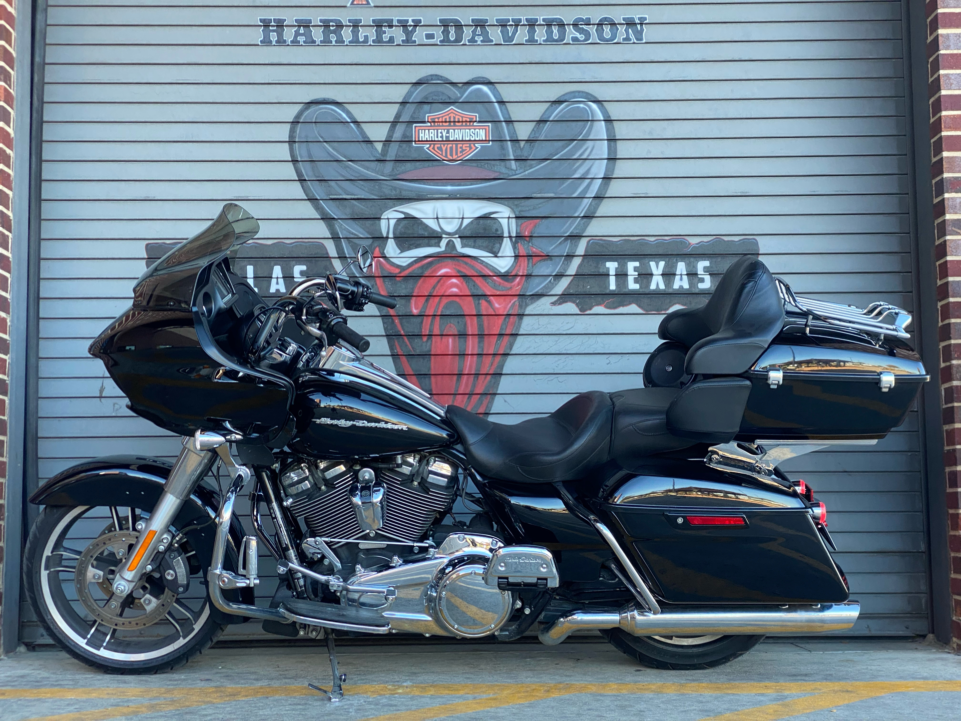 2018 Harley-Davidson Road Glide® in Carrollton, Texas - Photo 13