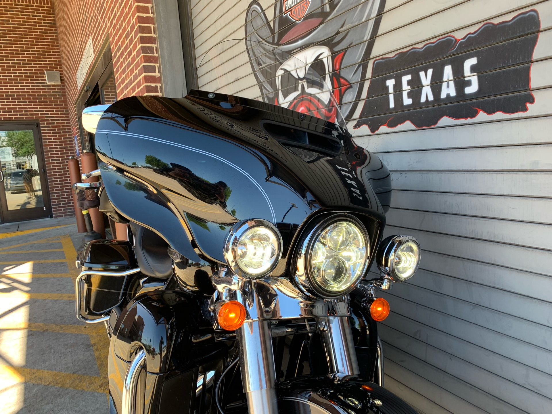 2014 Harley-Davidson Electra Glide® Ultra Classic® in Carrollton, Texas - Photo 2