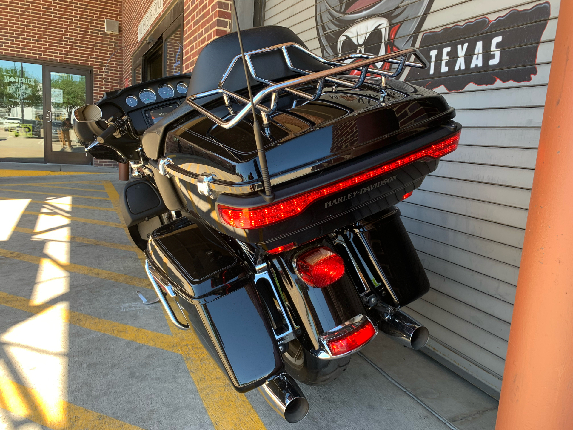 2014 Harley-Davidson Electra Glide® Ultra Classic® in Carrollton, Texas - Photo 16
