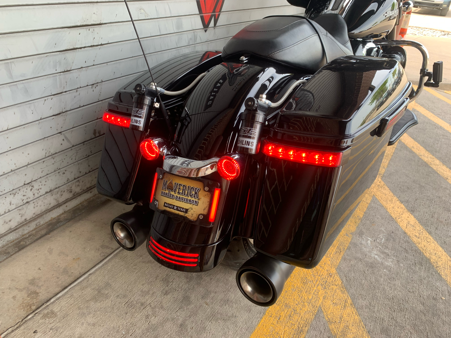 2017 Harley-Davidson Street Glide® Special in Carrollton, Texas - Photo 8