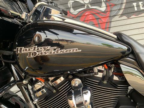 2017 Harley-Davidson Street Glide® Special in Carrollton, Texas - Photo 12