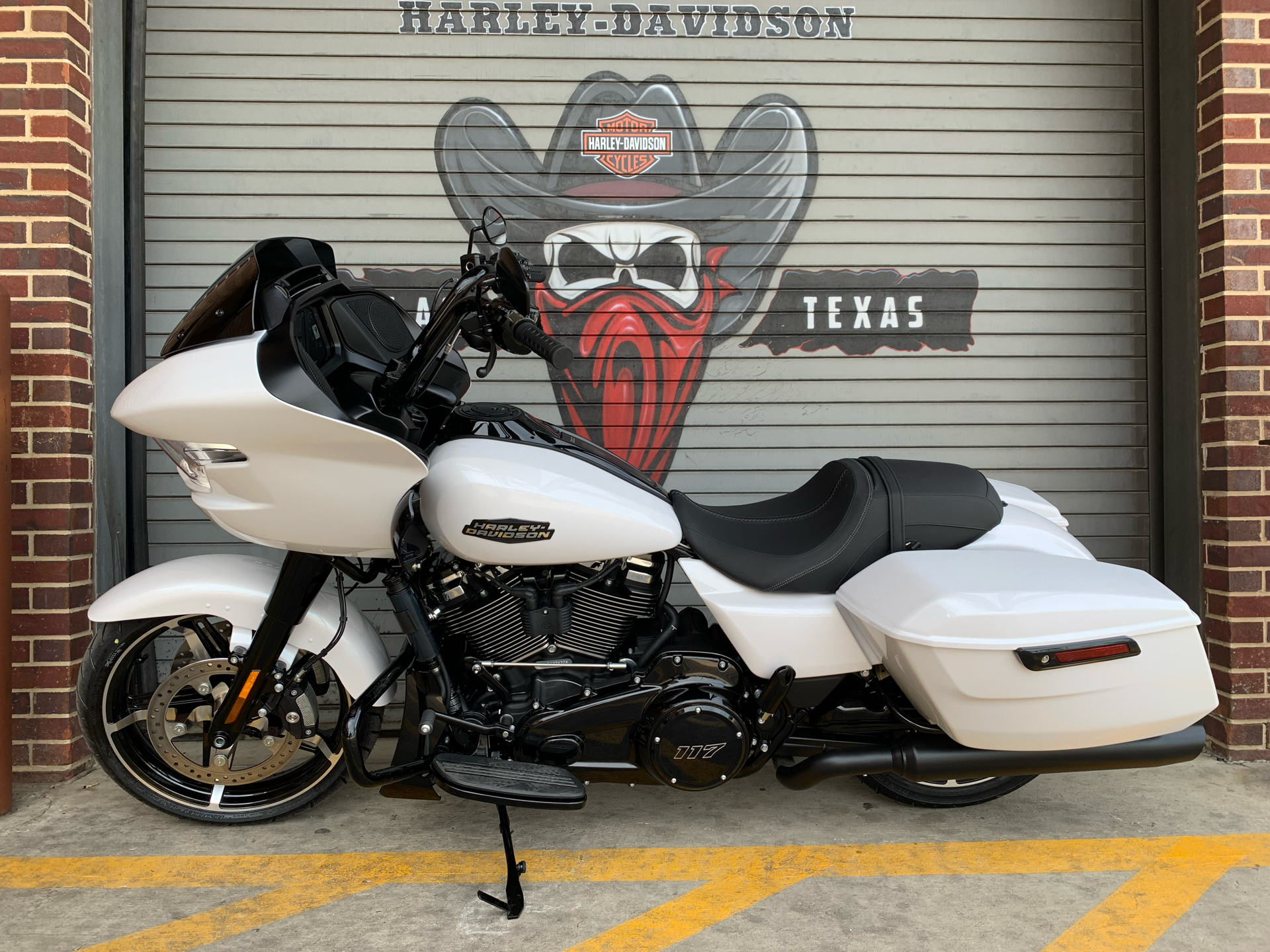 2024 Harley-Davidson Road Glide® in Carrollton, Texas - Photo 9