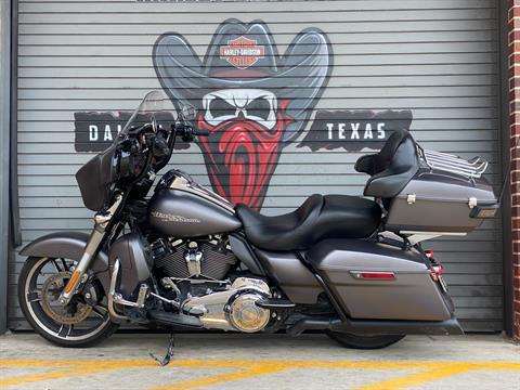 2017 Harley-Davidson Street Glide® Special in Carrollton, Texas - Photo 15