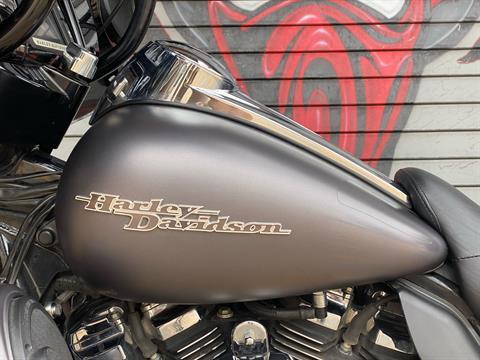 2017 Harley-Davidson Street Glide® Special in Carrollton, Texas - Photo 19