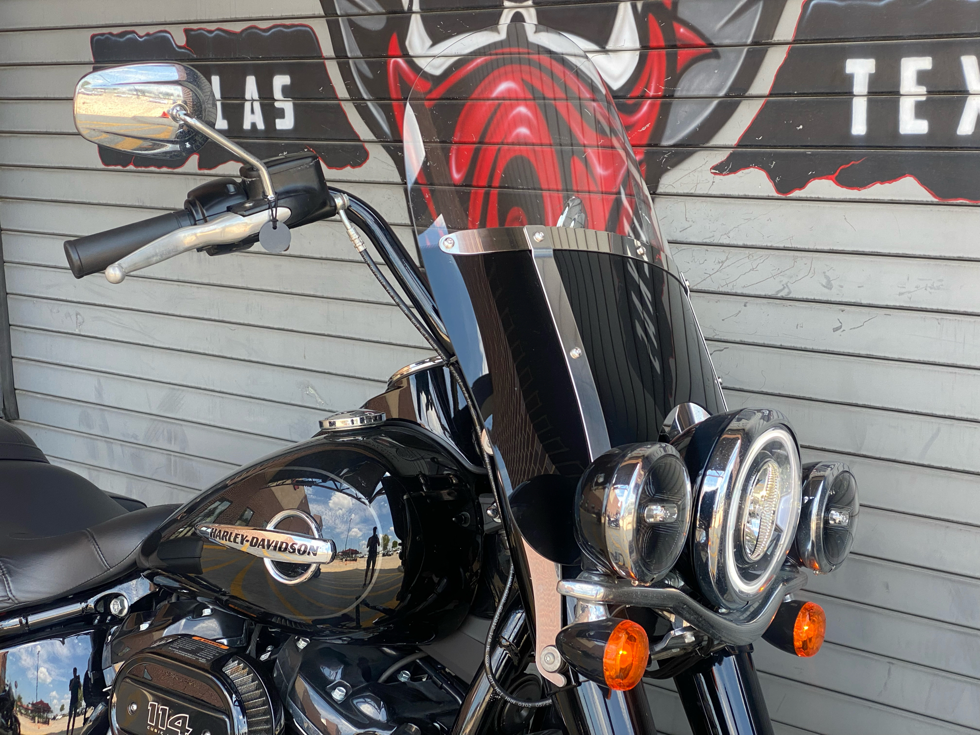 2018 Harley-Davidson Heritage Classic 114 in Carrollton, Texas - Photo 2