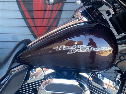 2011 Harley-Davidson Street Glide® in Carrollton, Texas - Photo 5