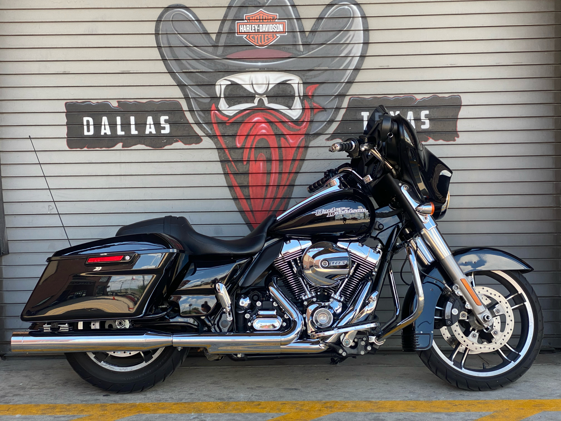 2016 Harley-Davidson Street Glide® in Carrollton, Texas - Photo 3