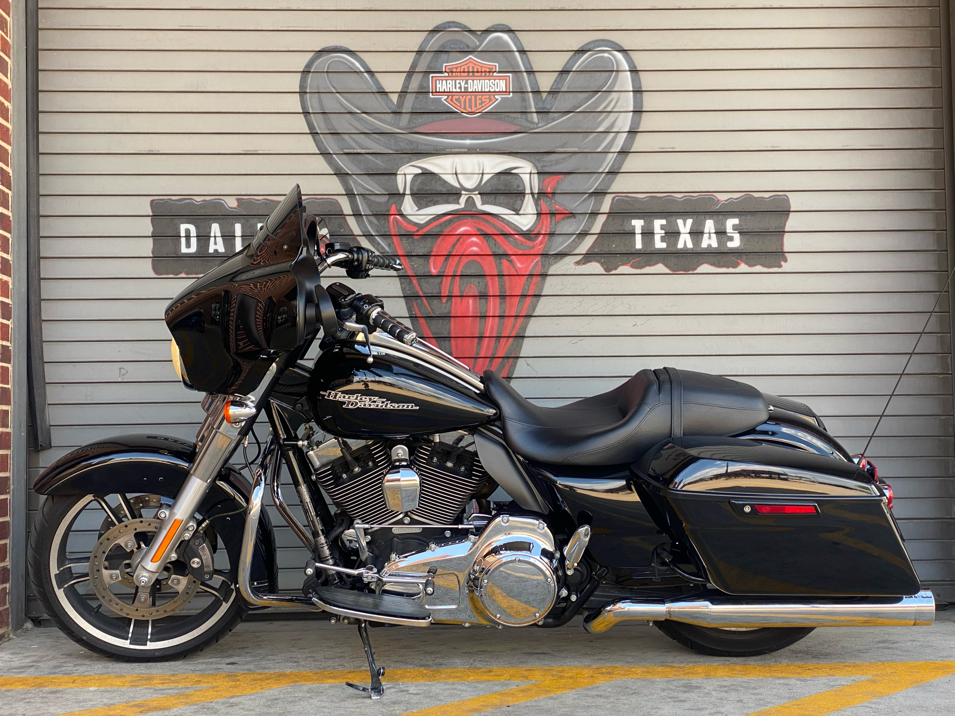 2016 Harley-Davidson Street Glide® in Carrollton, Texas - Photo 13