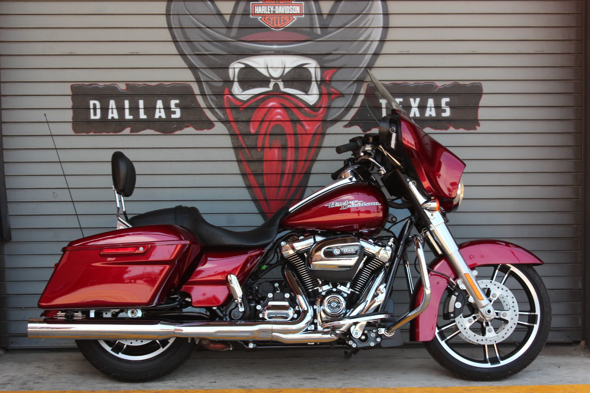 2017 Harley-Davidson Street Glide® in Carrollton, Texas - Photo 3
