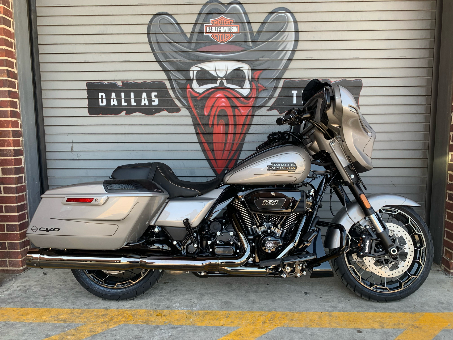2023 Harley-Davidson CVO™ Street Glide® in Carrollton, Texas - Photo 3