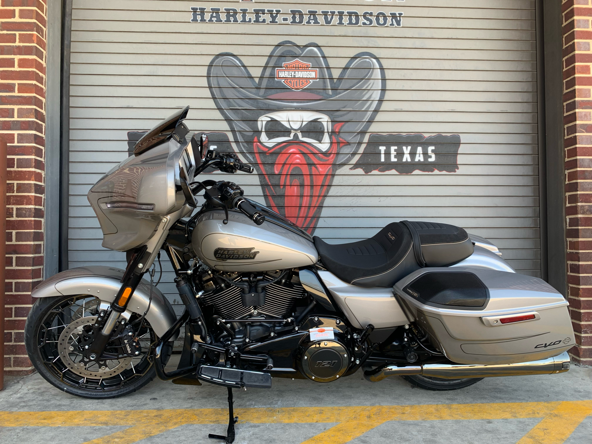 2023 Harley-Davidson CVO™ Street Glide® in Carrollton, Texas - Photo 10