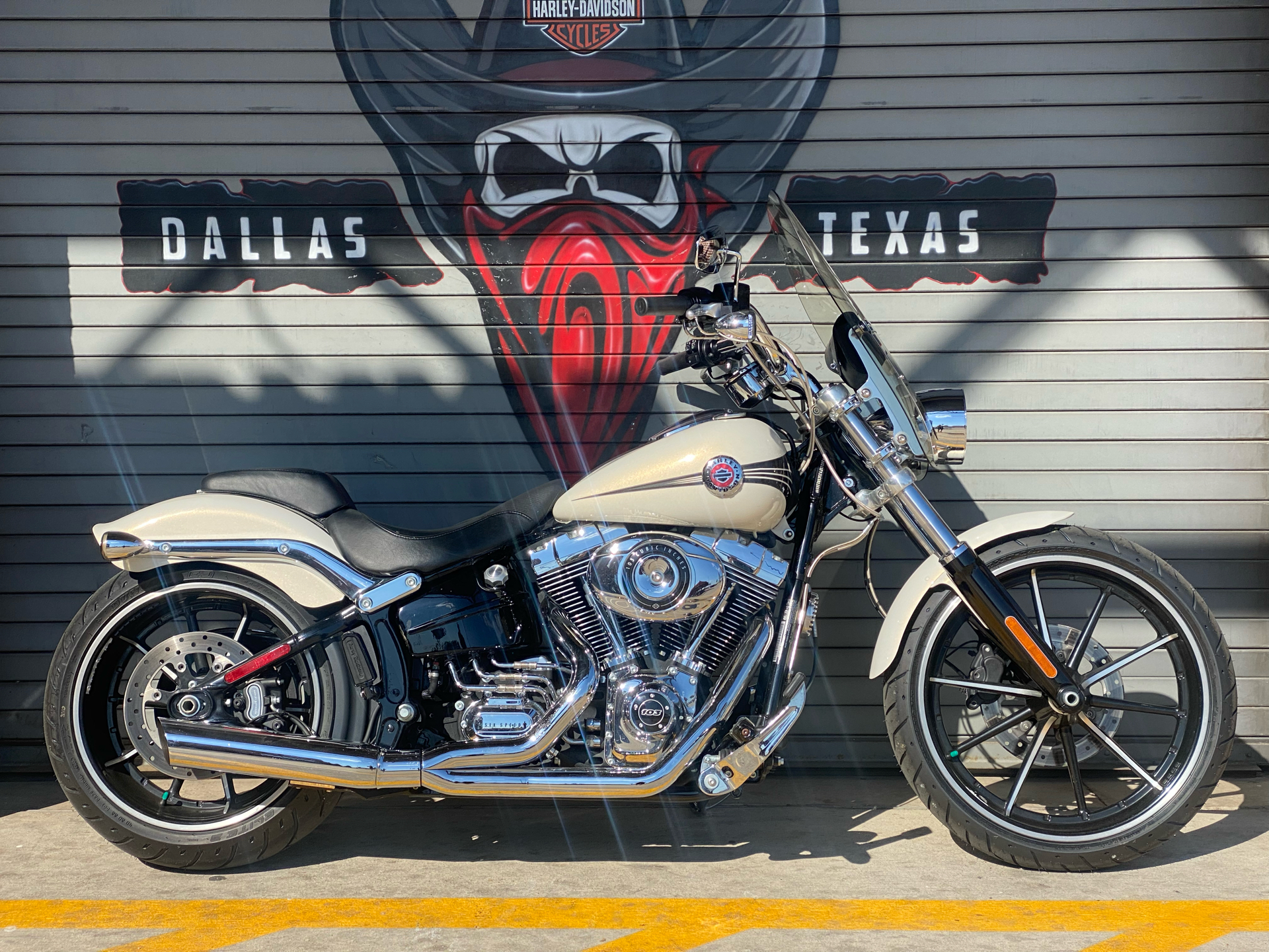 2014 Harley-Davidson Breakout® in Carrollton, Texas - Photo 2
