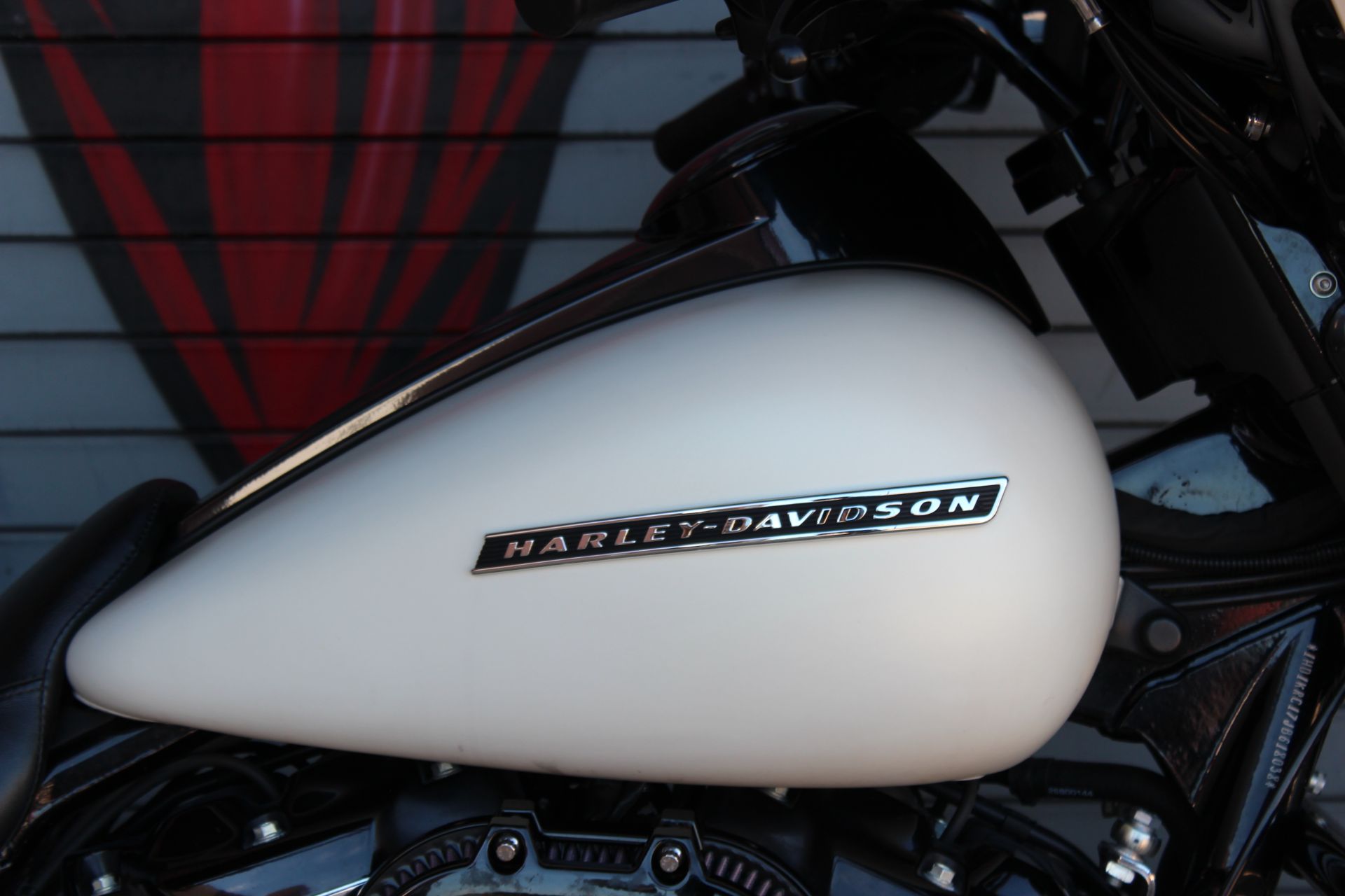 2018 Harley-Davidson Street Glide® Special in Carrollton, Texas - Photo 6
