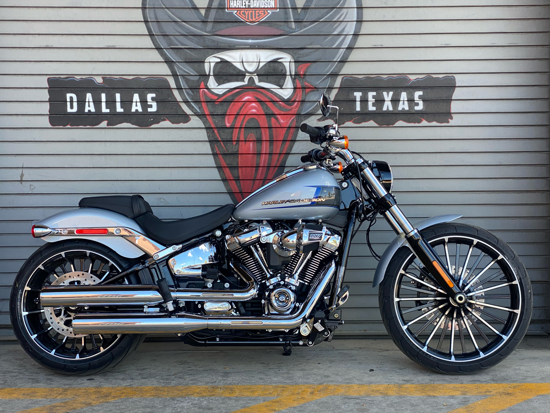 2023 Harley-Davidson Breakout® in Carrollton, Texas - Photo 3