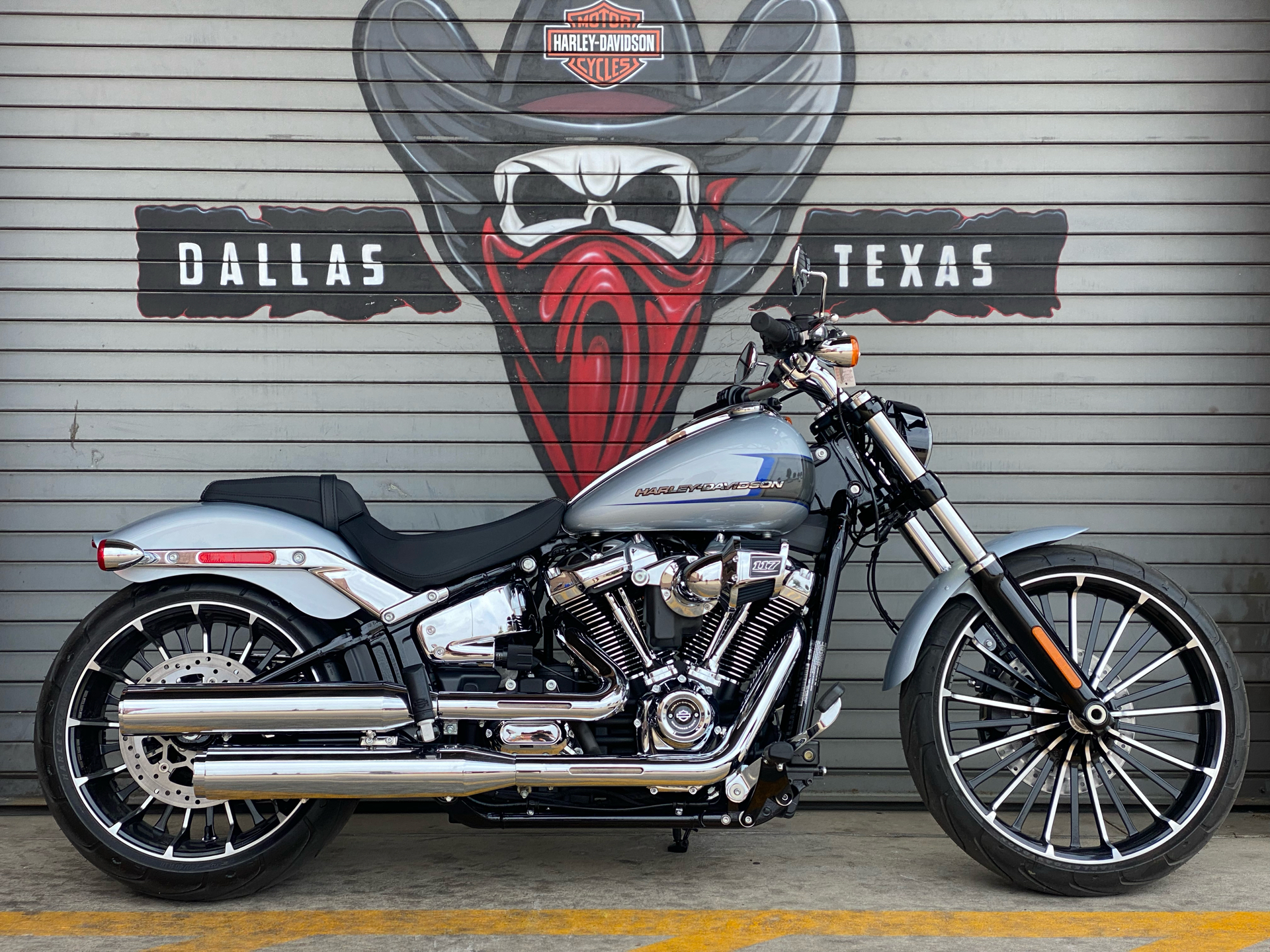 2023 Harley-Davidson Breakout® in Carrollton, Texas - Photo 3