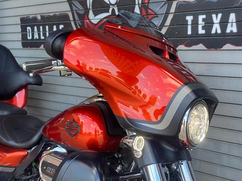 2018 Harley-Davidson CVO™ Street Glide® in Carrollton, Texas - Photo 2