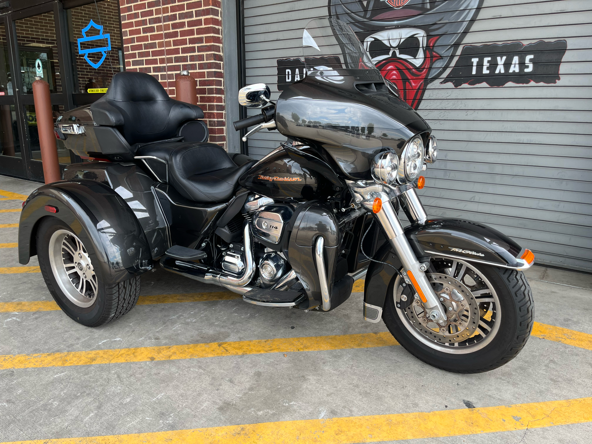 2019 Harley-Davidson Tri Glide® Ultra in Carrollton, Texas - Photo 2