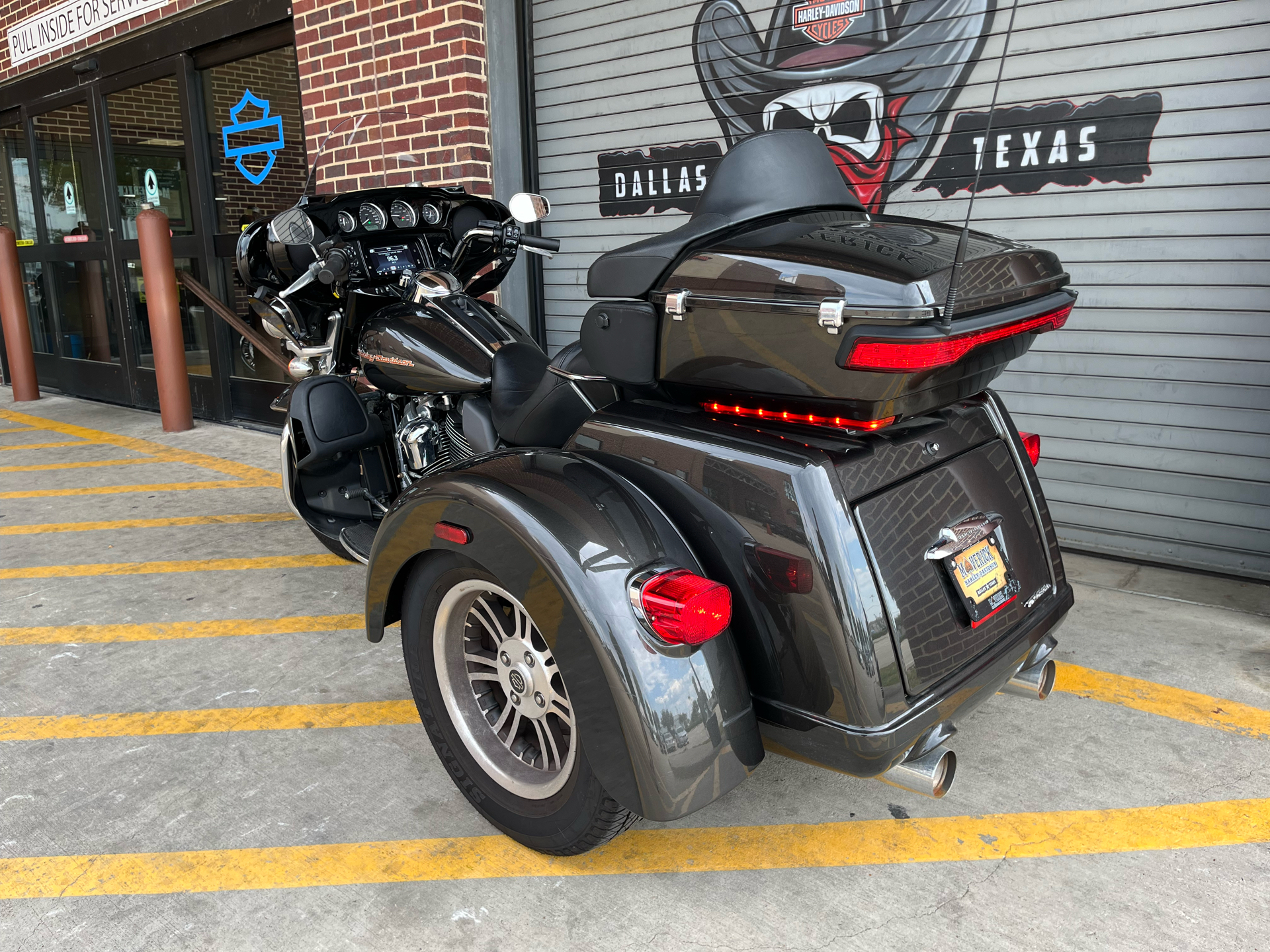 2019 Harley-Davidson Tri Glide® Ultra in Carrollton, Texas - Photo 9