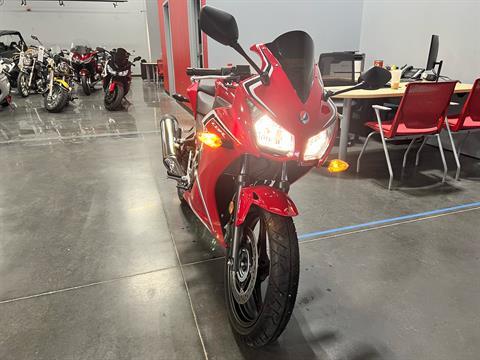 2022 Honda CBR300R ABS in Mentor, Ohio - Photo 2