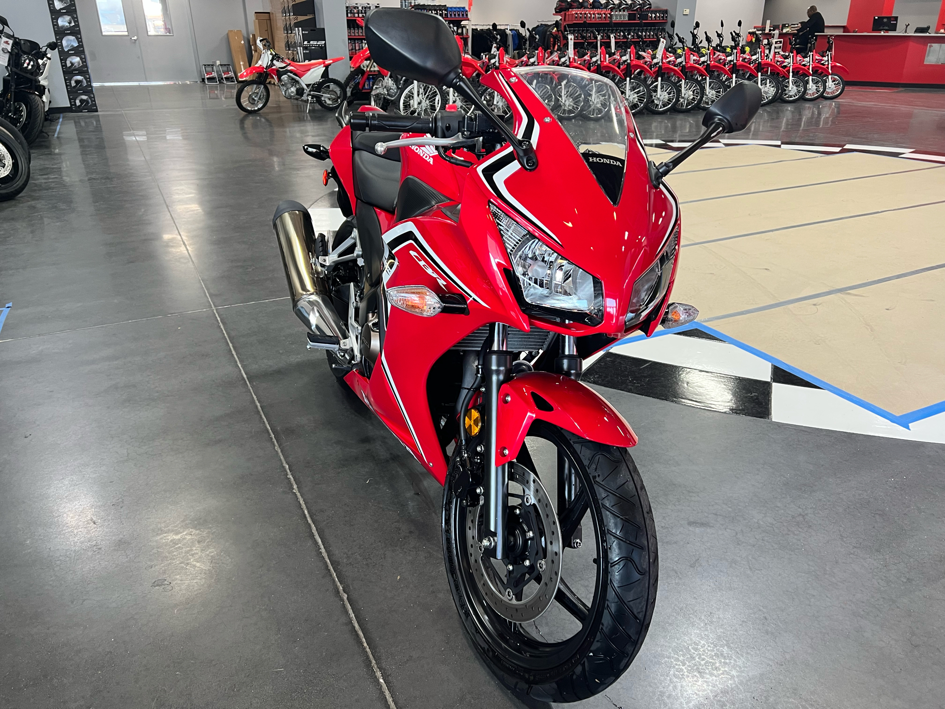 2021 Honda CBR300R in Mentor, Ohio - Photo 2