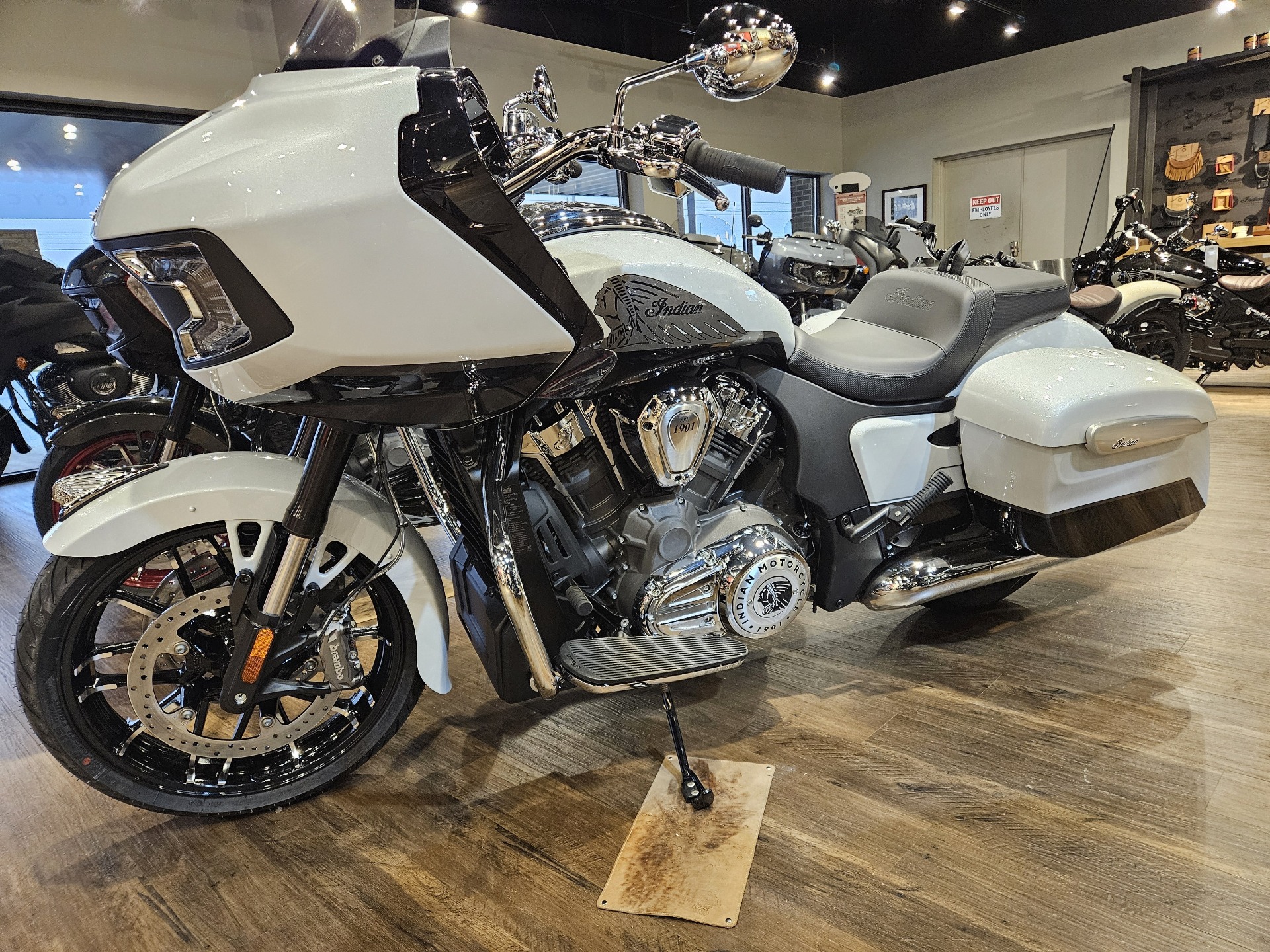 2024 Indian Motorcycle Challenger® Limited in Hopkinsville, Kentucky - Photo 1