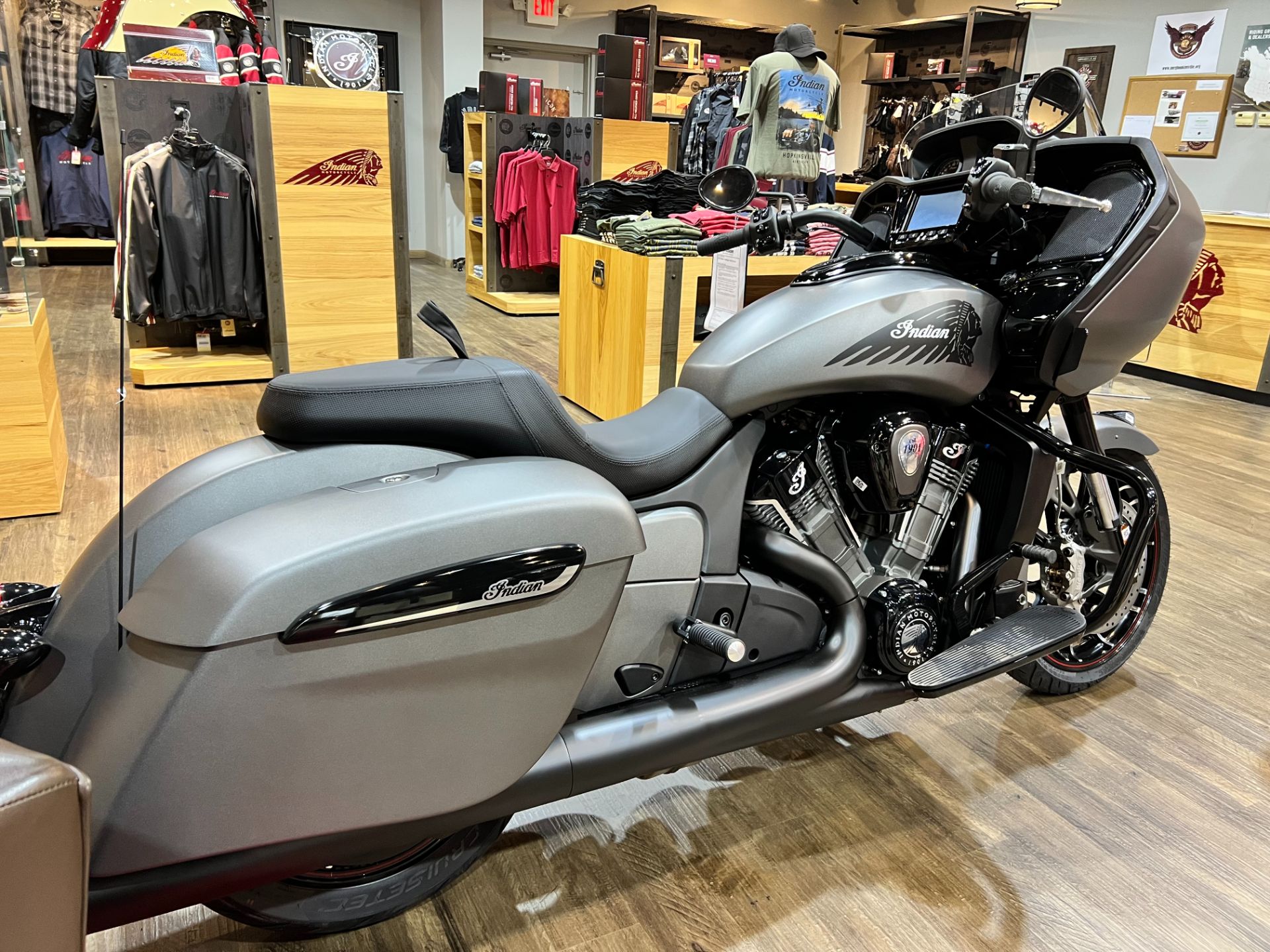 2023 Indian Motorcycle Challenger® Dark Horse® in Hopkinsville, Kentucky - Photo 5