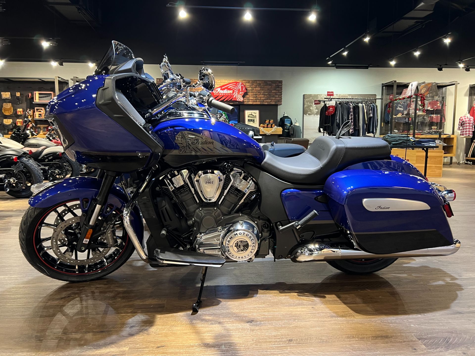 2023 Indian Motorcycle Challenger® Limited in Hopkinsville, Kentucky - Photo 1
