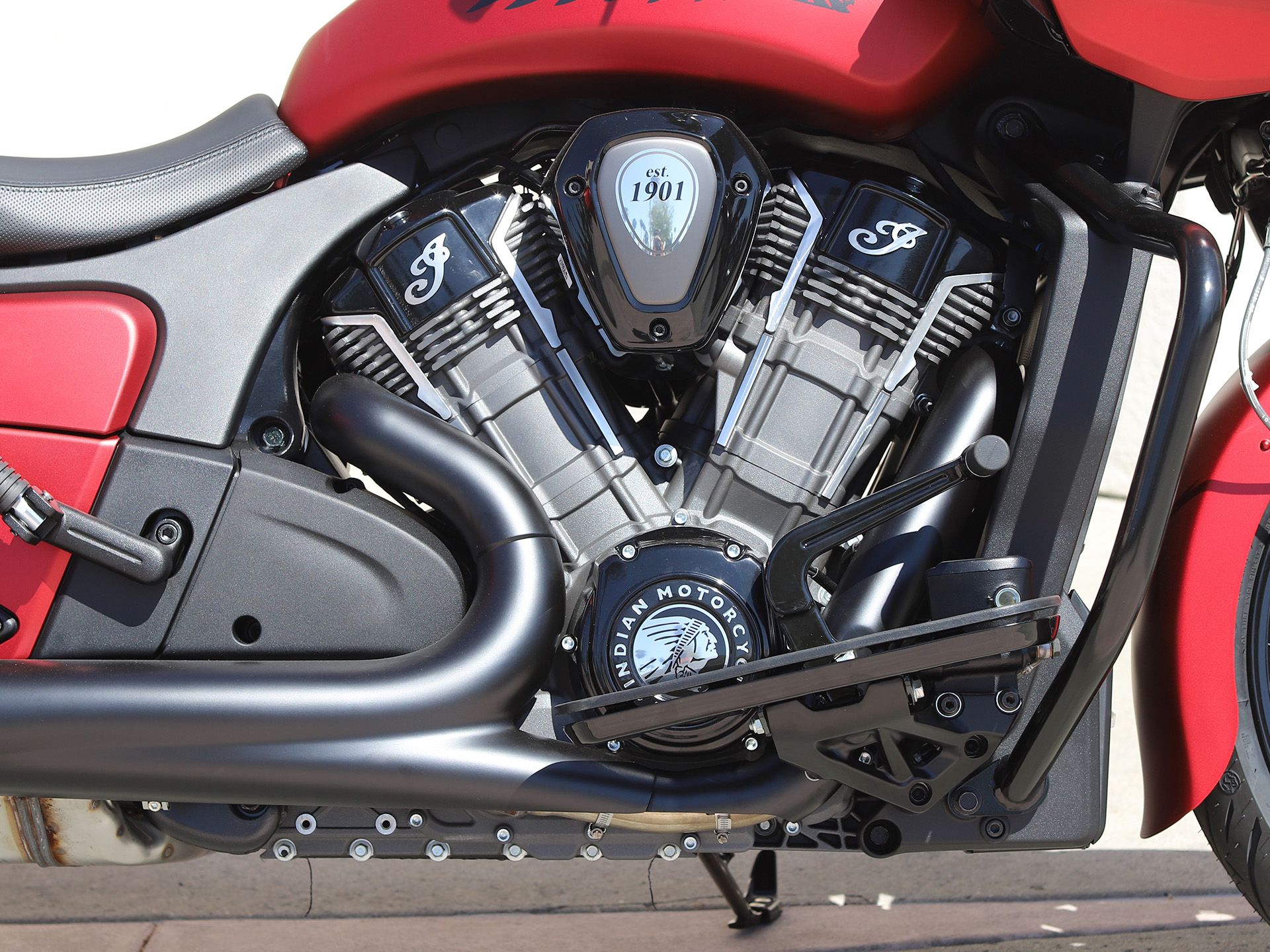 2024 Indian Motorcycle Challenger® Dark Horse® in EL Cajon, California - Photo 10