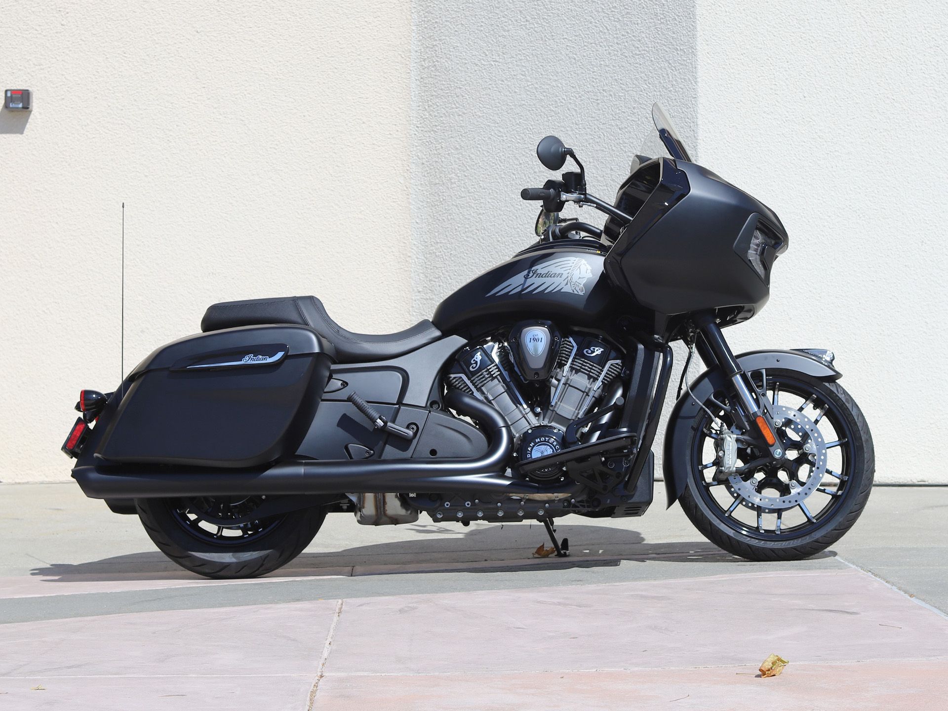 2024 Indian Motorcycle Challenger® Dark Horse® with PowerBand Audio Package in EL Cajon, California - Photo 9