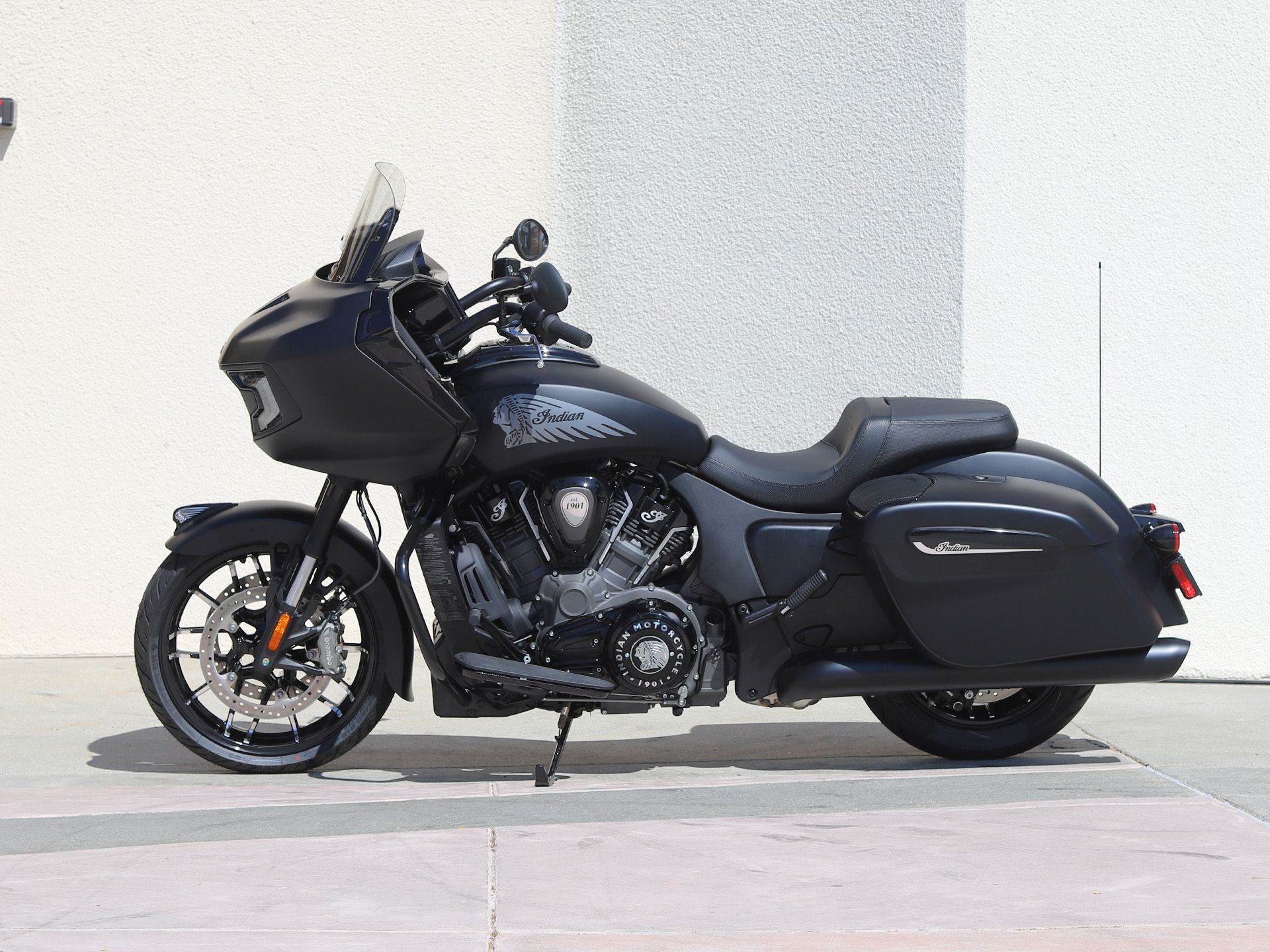 2024 Indian Motorcycle Challenger® Dark Horse® with PowerBand Audio Package in EL Cajon, California - Photo 5