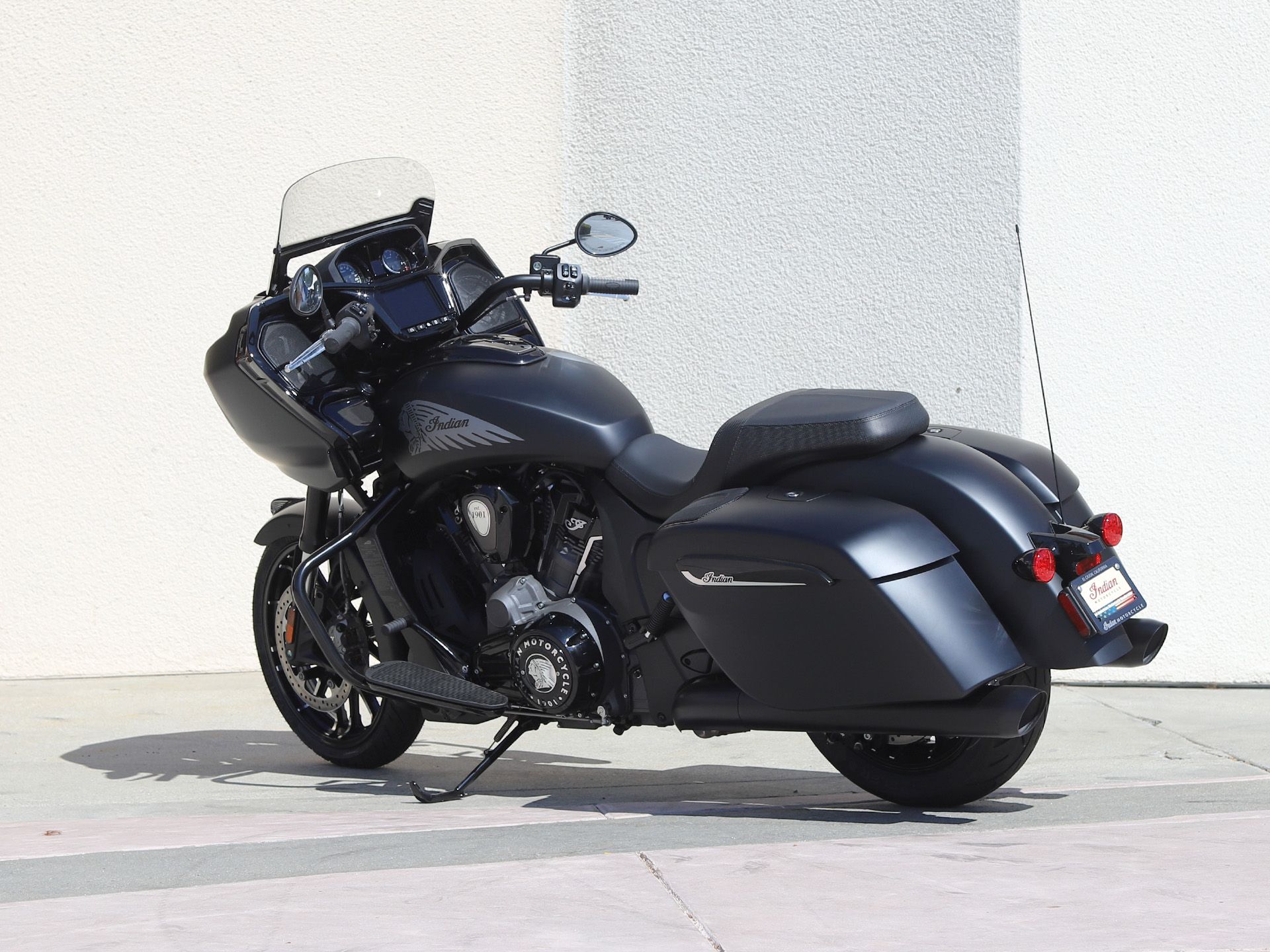 2024 Indian Motorcycle Challenger® Dark Horse® with PowerBand Audio Package in EL Cajon, California - Photo 6