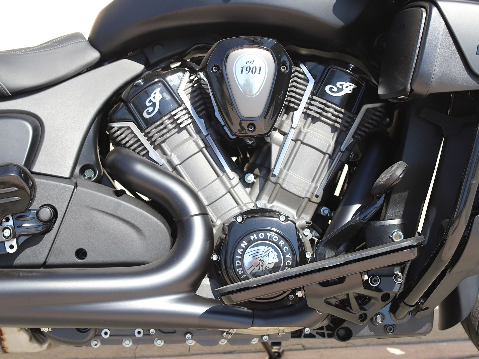 2024 Indian Motorcycle Pursuit® Dark Horse® with PowerBand Audio Package in EL Cajon, California - Photo 10