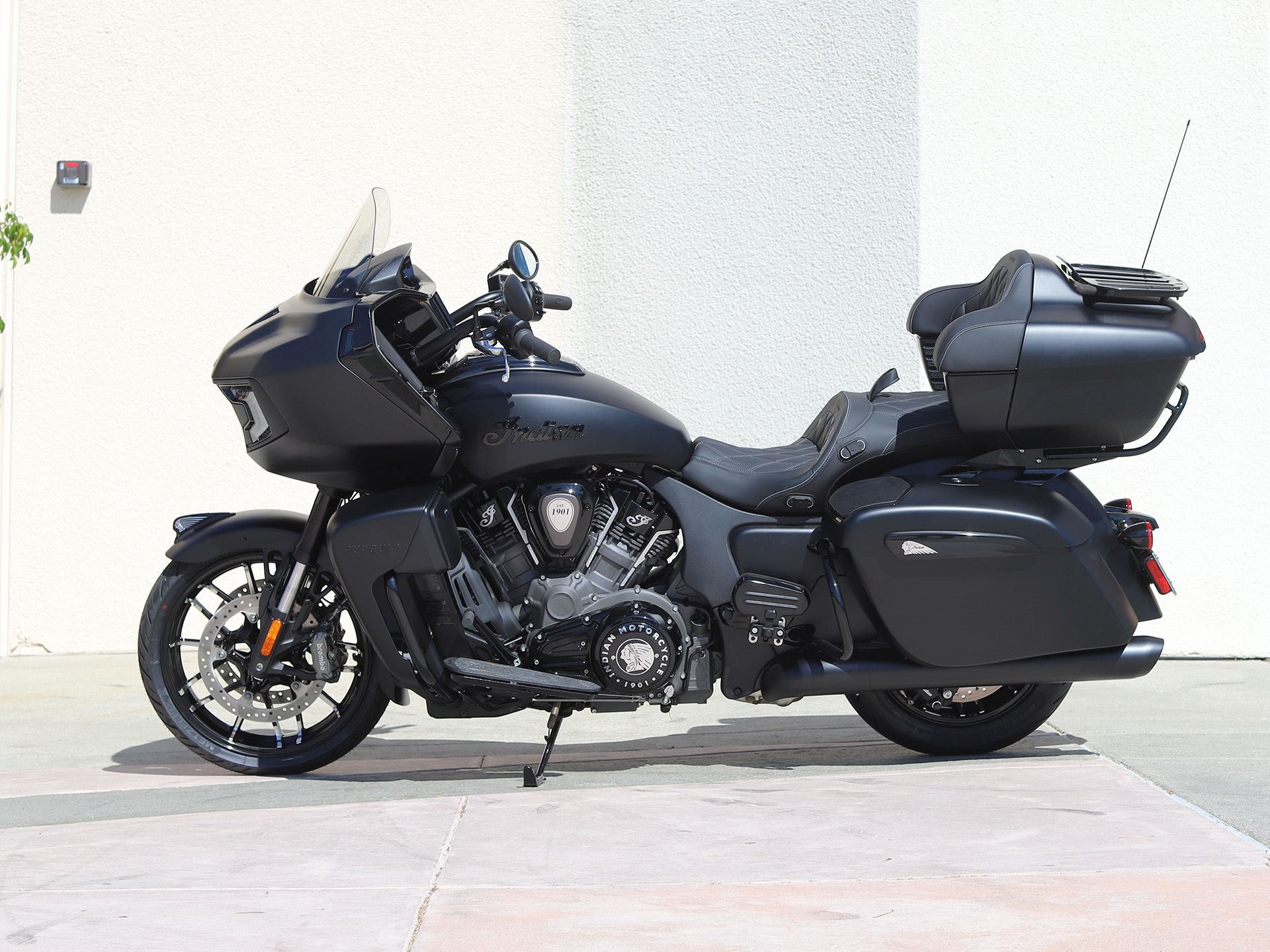 2024 Indian Motorcycle Pursuit® Dark Horse® with PowerBand Audio Package in EL Cajon, California - Photo 5