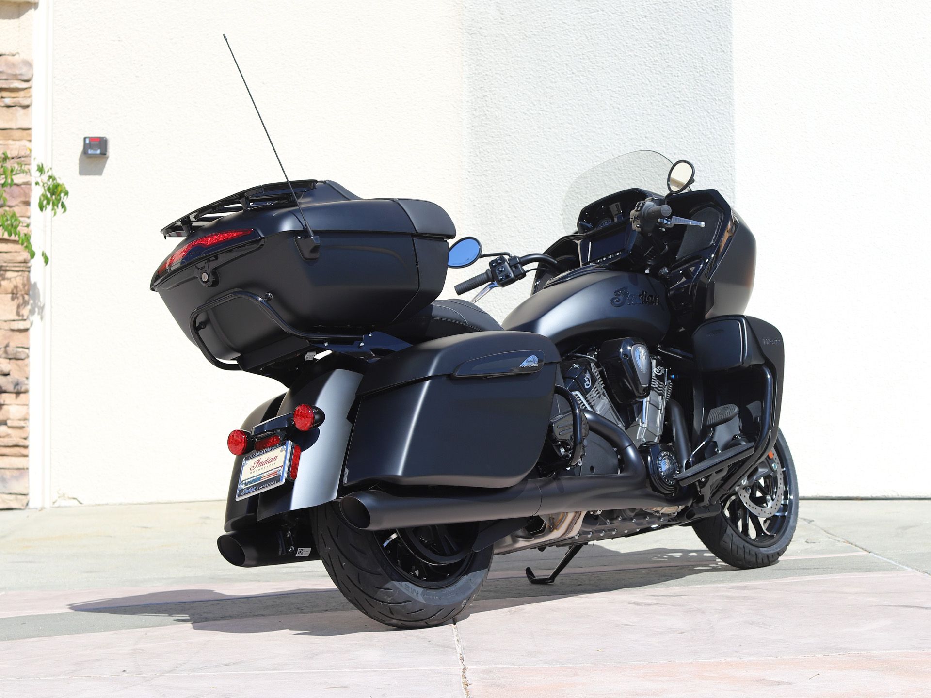 2024 Indian Motorcycle Pursuit® Dark Horse® with PowerBand Audio Package in EL Cajon, California - Photo 8