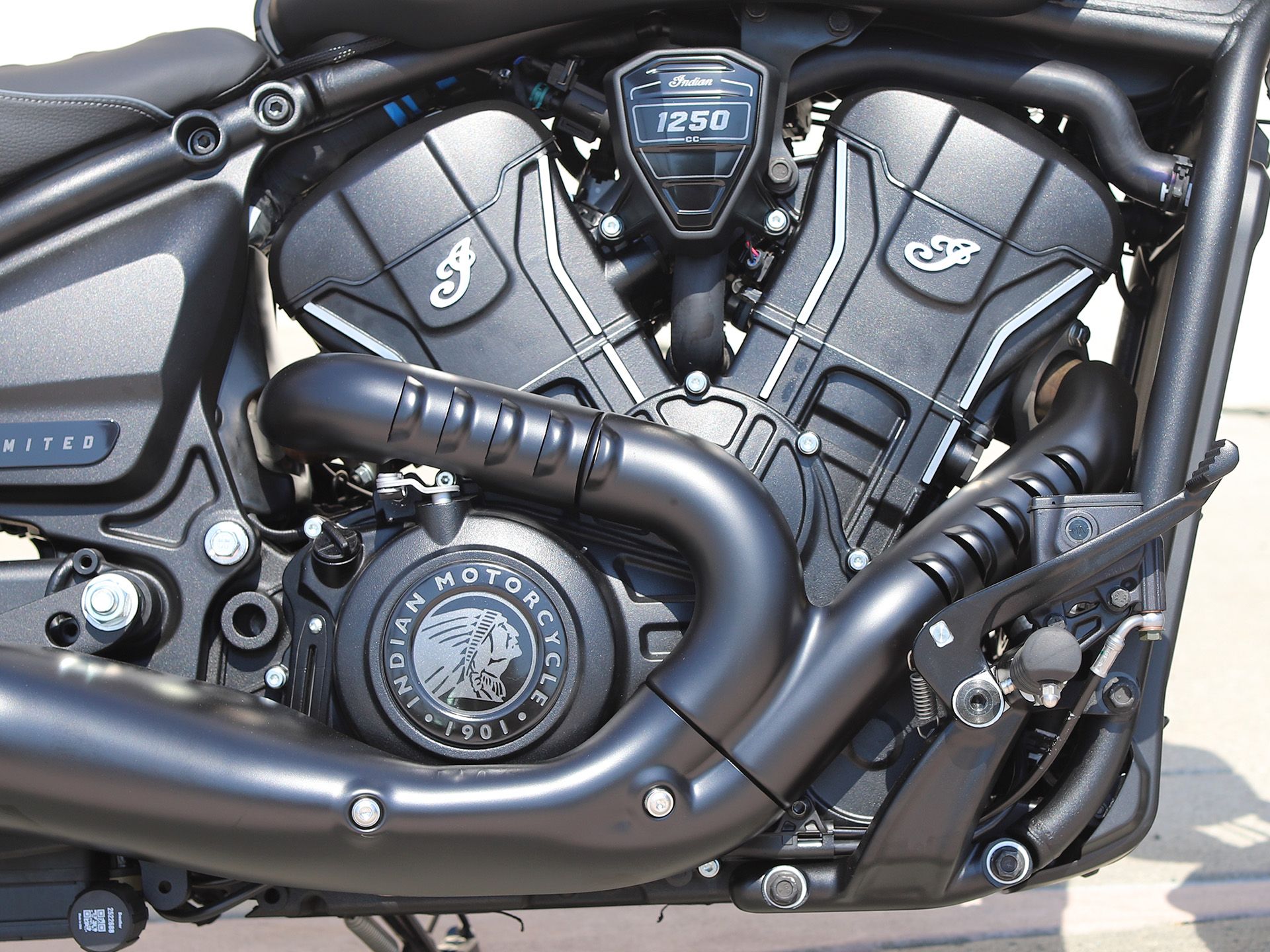 2025 Indian Motorcycle Scout® Bobber Limited +Tech in EL Cajon, California - Photo 10