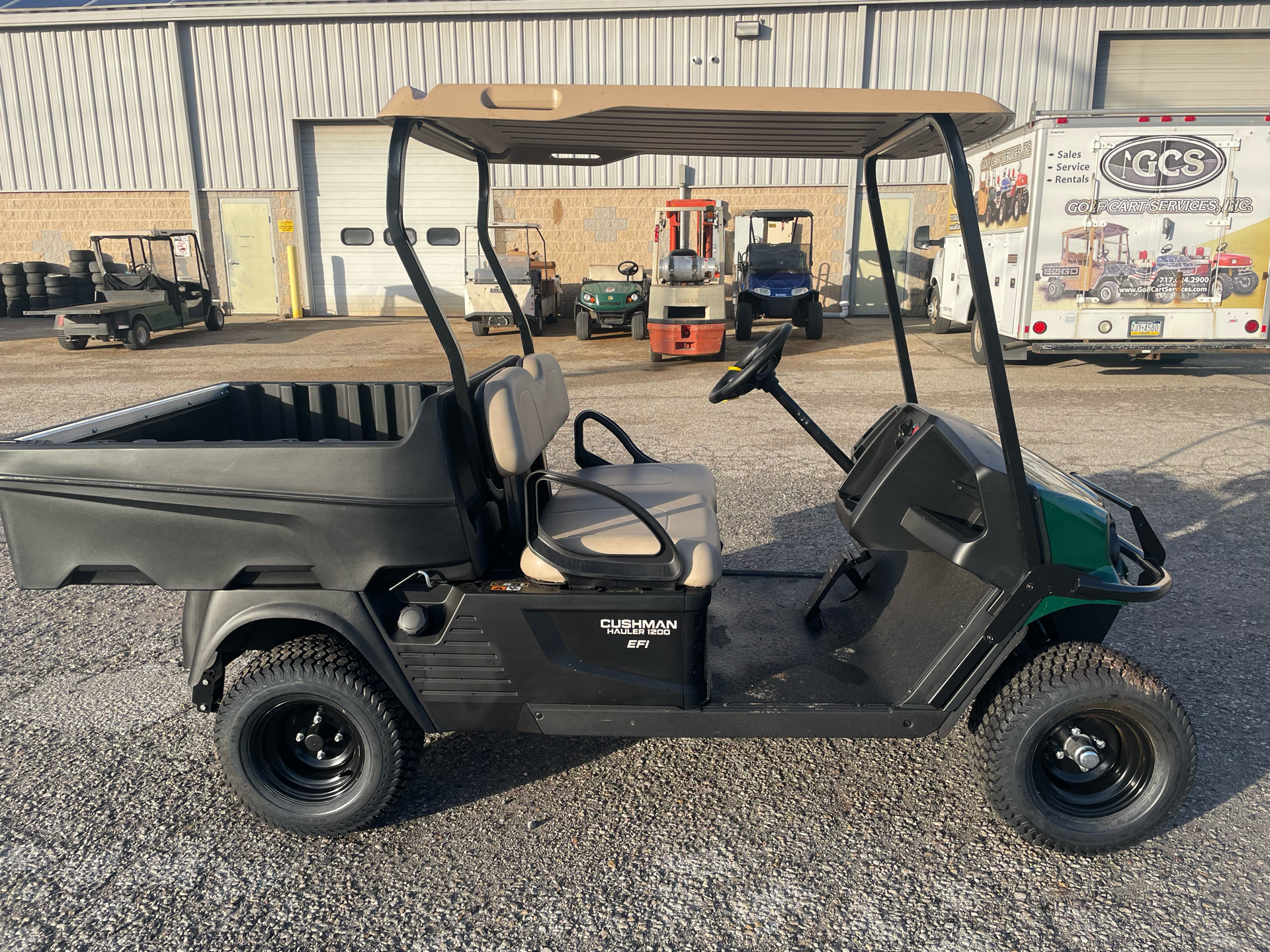 2024 Cushman HAULER 1200 GAS in New Oxford, Pennsylvania - Photo 2