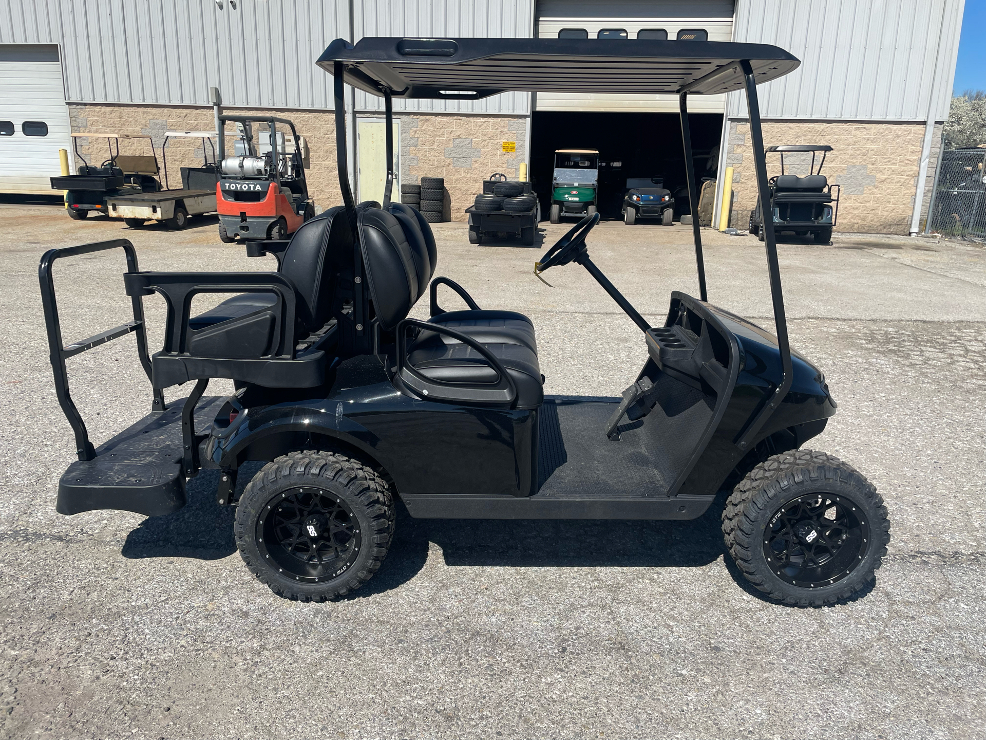 2019 E-Z-GO TXT G in New Oxford, Pennsylvania - Photo 2