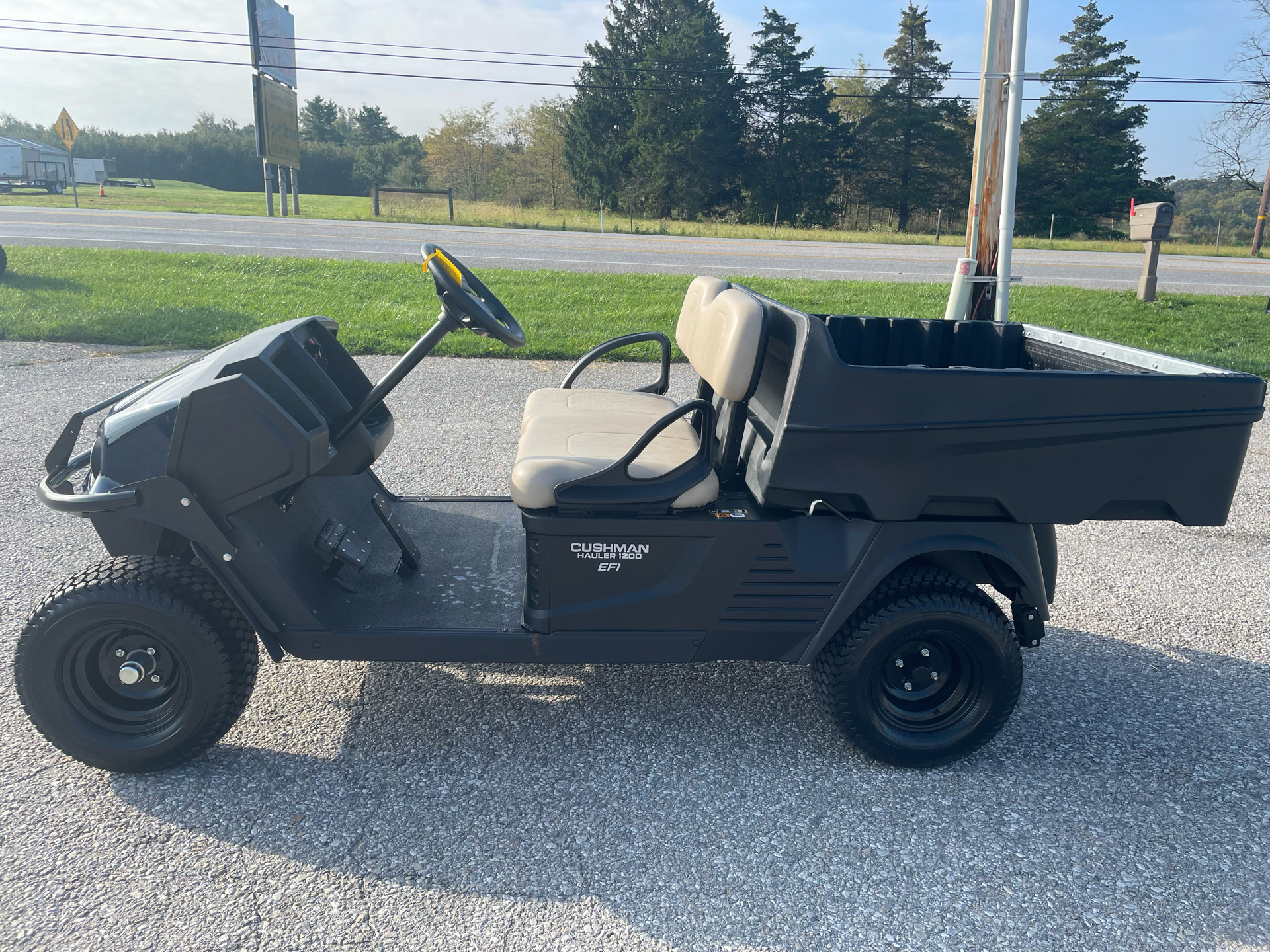 2024 Cushman HAULER 1200 GAS in New Oxford, Pennsylvania - Photo 2