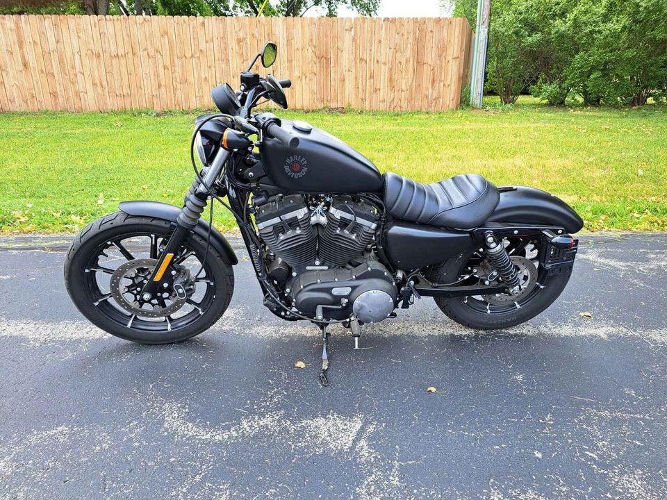 2019 Harley-Davidson Iron 883™ in Mukwonago, Wisconsin - Photo 4
