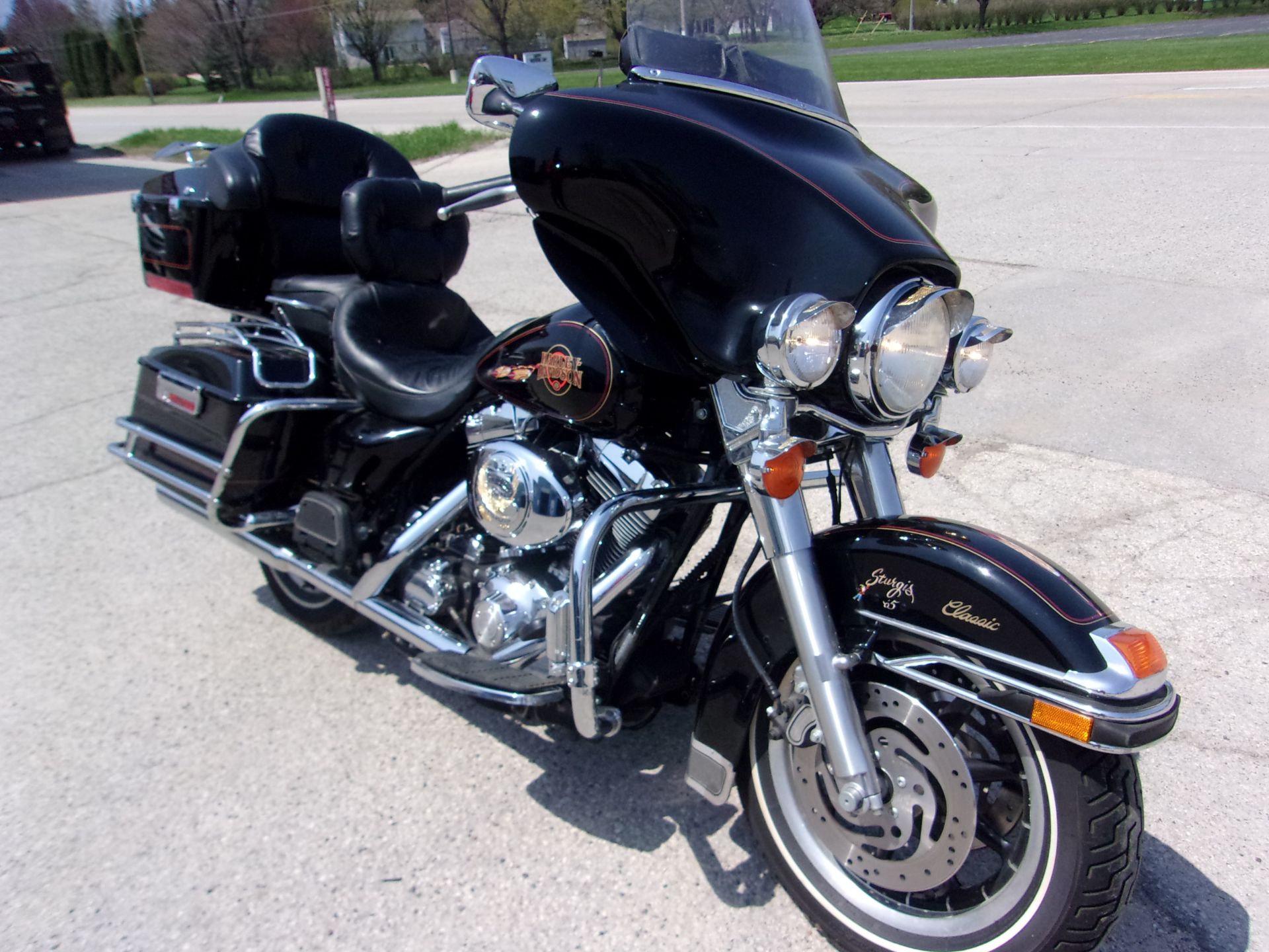 2001 Harley-Davidson FLHTC/FLHTCI Electra Glide® Classic in Mukwonago, Wisconsin - Photo 2